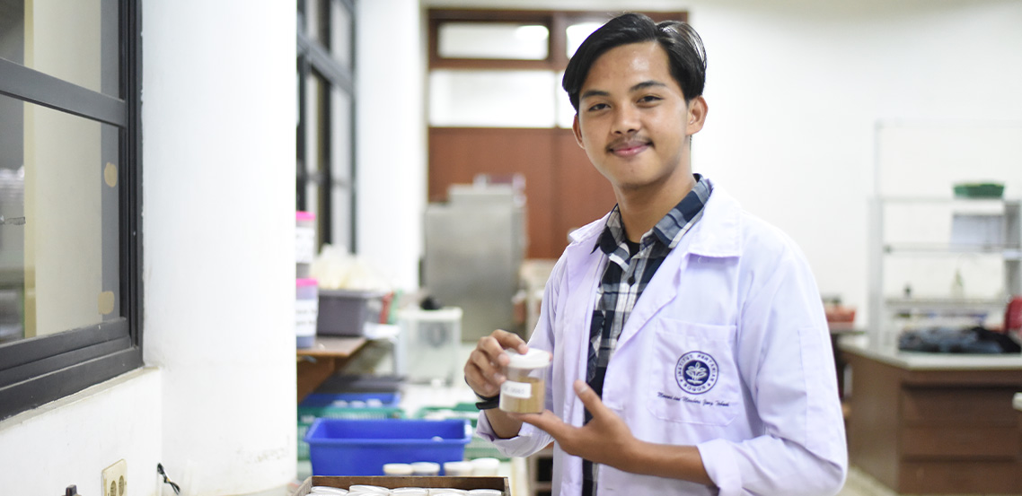 Institut Pertanian Bogor Menguji Klaim BerryC Awet 28 Hari Sekali Semprot Terus Basmi Bakteri dan Jamur